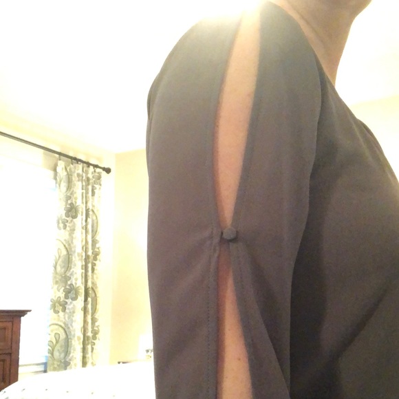 Fab’rik high/low hem blouse w/ peek a boo sleeves - Picture 6 of 6